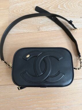 CHANEL black CC Mania Lambskin Camera Bag with Chain Strap